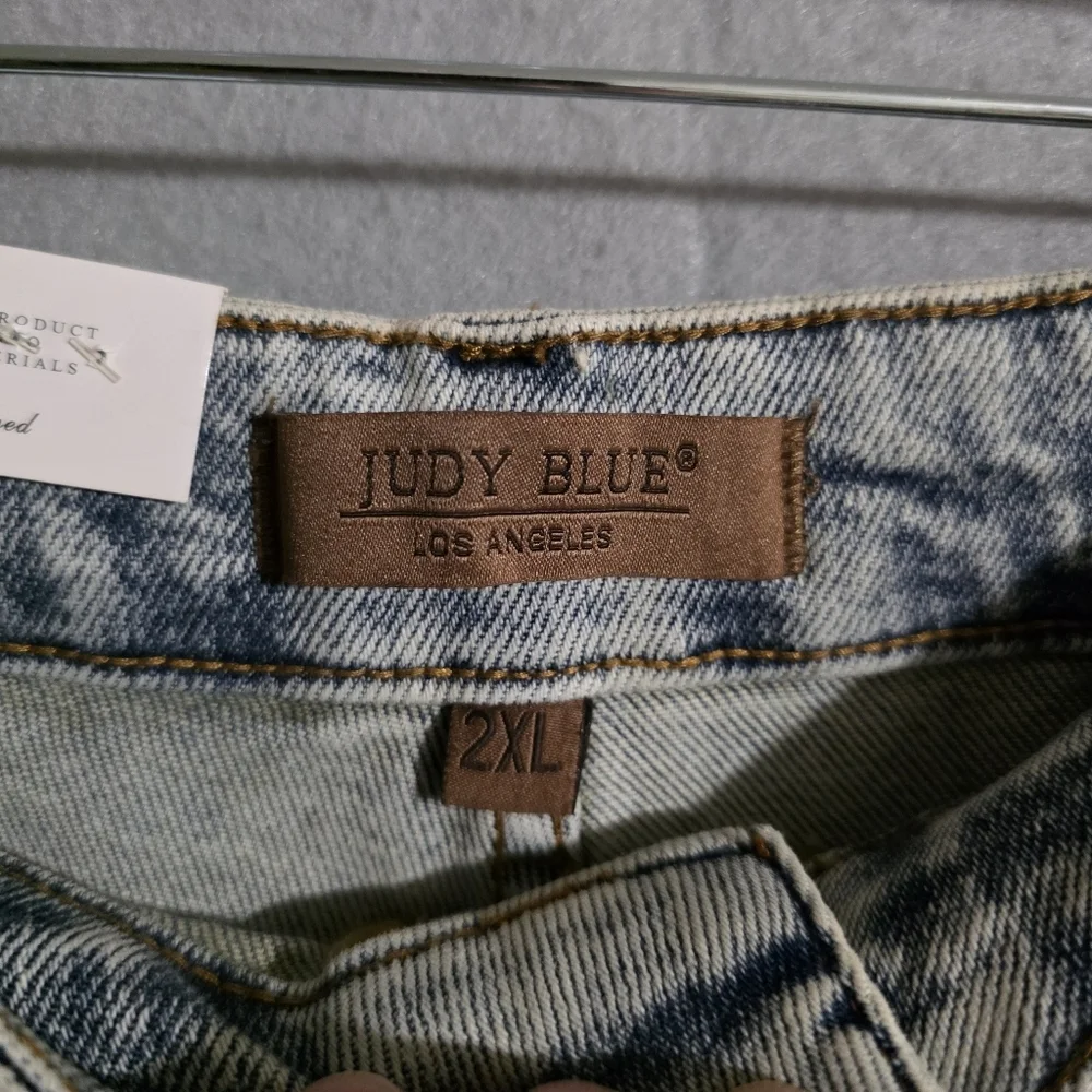 NWT Judy Blue Womens High Rise Mineral Wash Distressed Boyfriend Shorts Size XXL